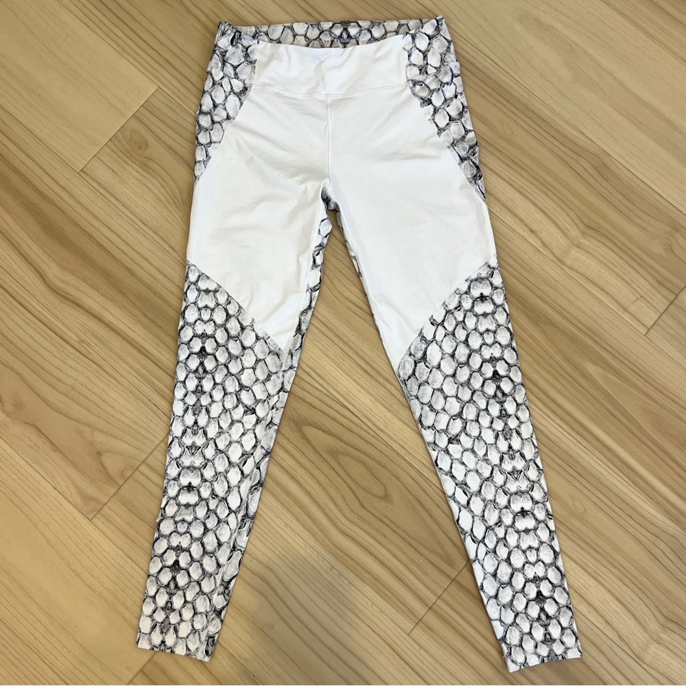 Varley Full Length Legging in White block Snake Print combo Like New